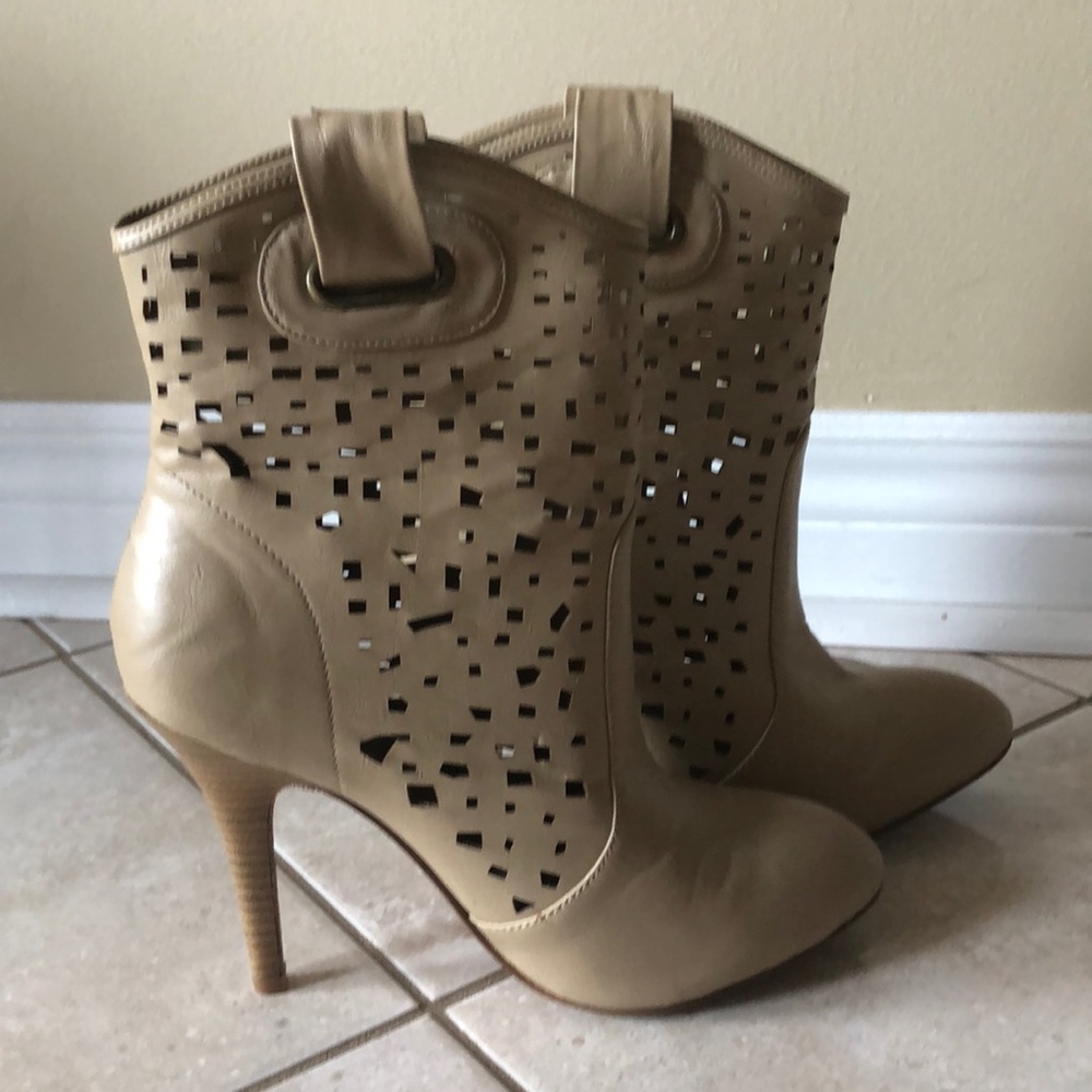 Laser cut tan country-style ankle boots